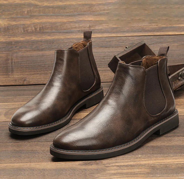 Klassische Stiefel mit elastischen Einsätzen und Zugschlaufe für Herren