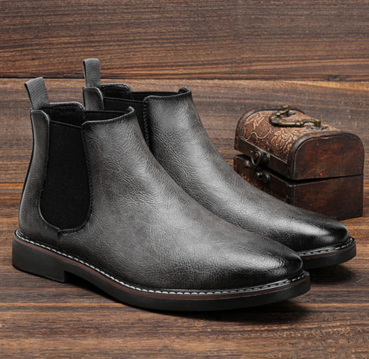 Klassische Stiefel mit elastischen Einsätzen und Zugschlaufe für Herren